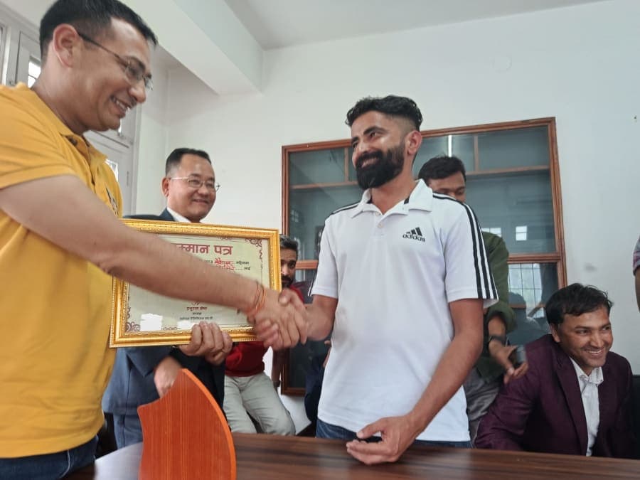 ग्लोबल टेलिभिजनका क्यामेरापर्शन सञ्चय घिमिरे सम्मानित