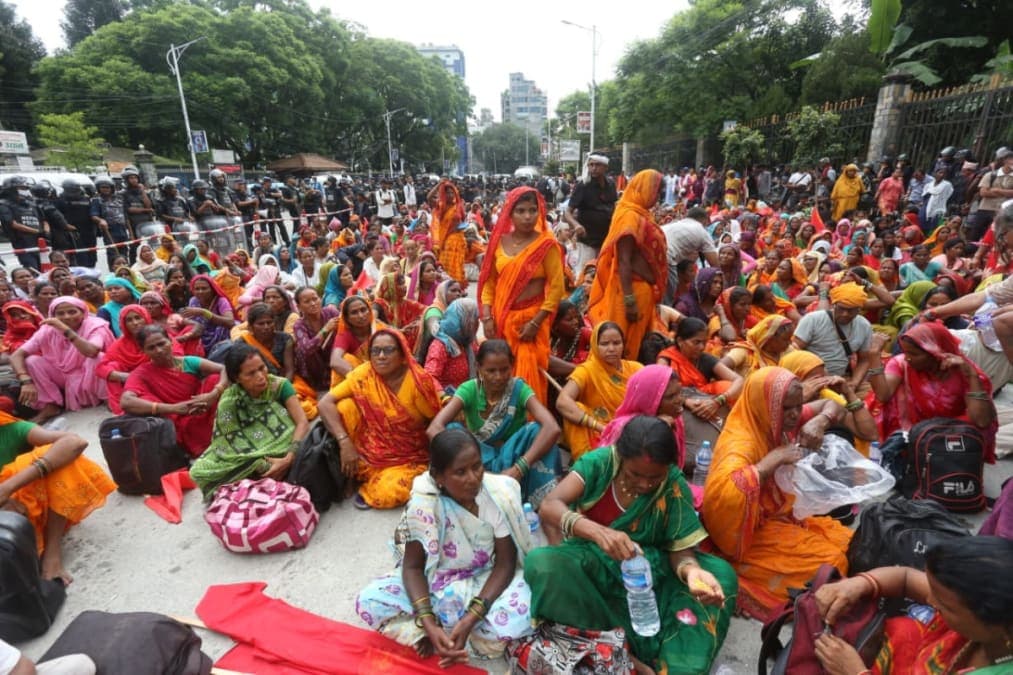लघुवित्तीय शोषणविरुद्ध राजधानी मार्च, न्यायको माग गर्दै पीडित सडकमा