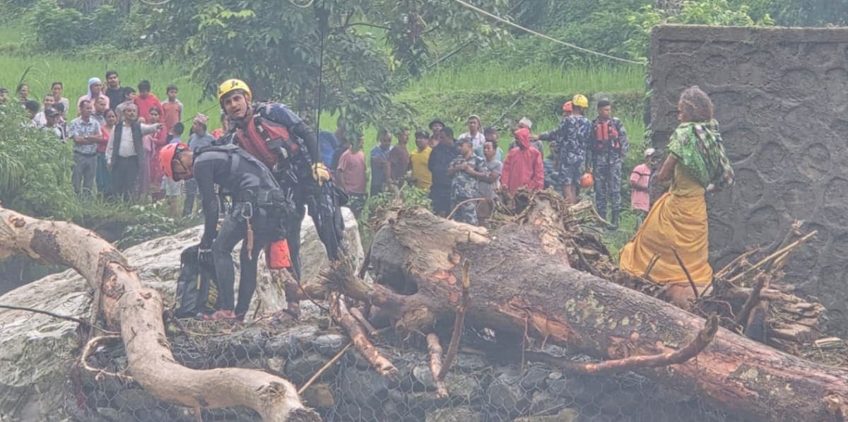 अविरल वर्षाले कास्कीमा ठूलो क्षति, वीरेठाँटी–घान्द्रुक सडक अवरुद्ध