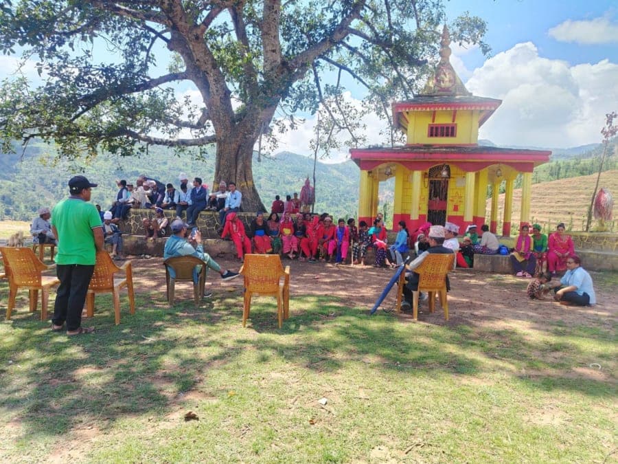 दैलेखका विद्यालयमा शिक्षक, सुरक्षित भवन र खानेपानीको अभावस धार्मिक संरचनामा करोडौँ खर्चप्रति प्रश्न