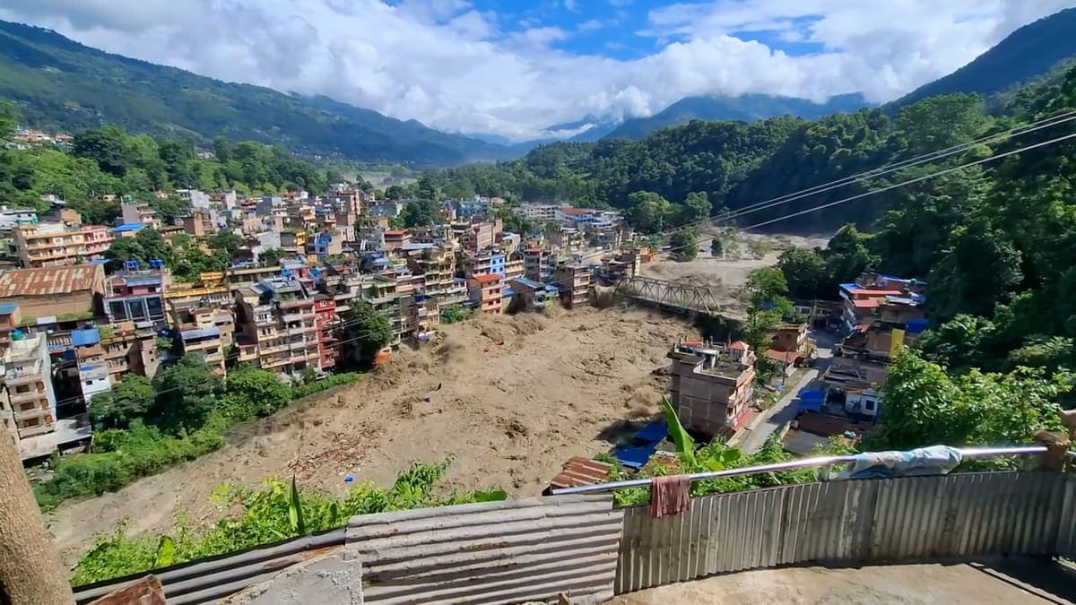 बाढीले रसुवादेखि चितवनसम्म त्रास, २५० भन्दा बढी तीर्थयात्री सम्पर्कविहीन
