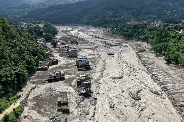 भोटेकोशीको भीषण बाढीमा सुदूरपश्चिमका ८५ जना बेपत्ता