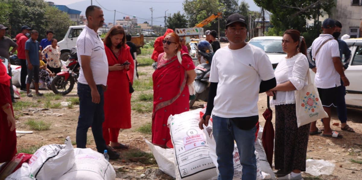 भोटेकोशी बाढीपीडित उत्तरगयाका १६५ परिवारलाई पोखरा महानगरको राहत