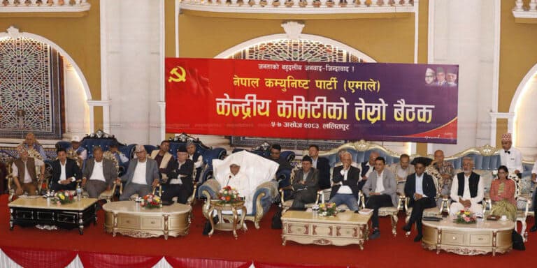 एमाले केन्द्रीय कमिटी बैठक लम्बियो